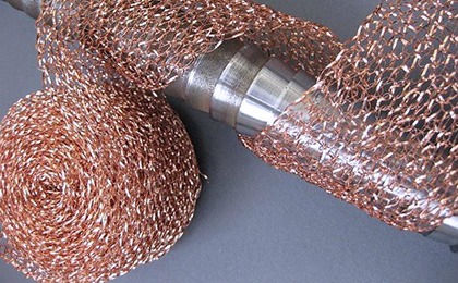 Demister and knitted wire mesh