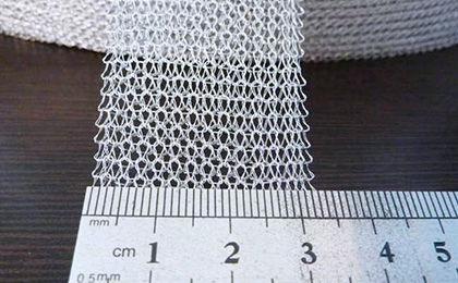 Demister and knitted wire mesh