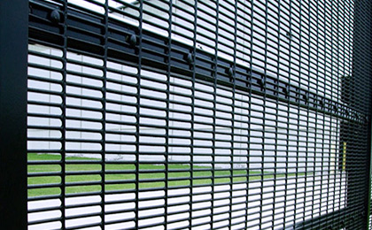 Serried horizontal wire mesh fence