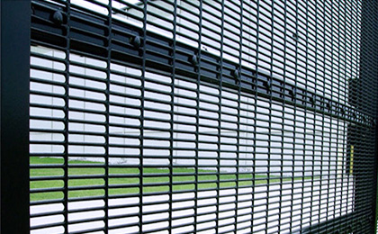 Serried horizontal wire mesh fence