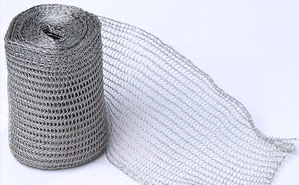 Demister and knitted wire mesh