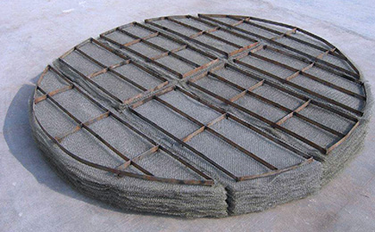 Demister and knitted wire mesh